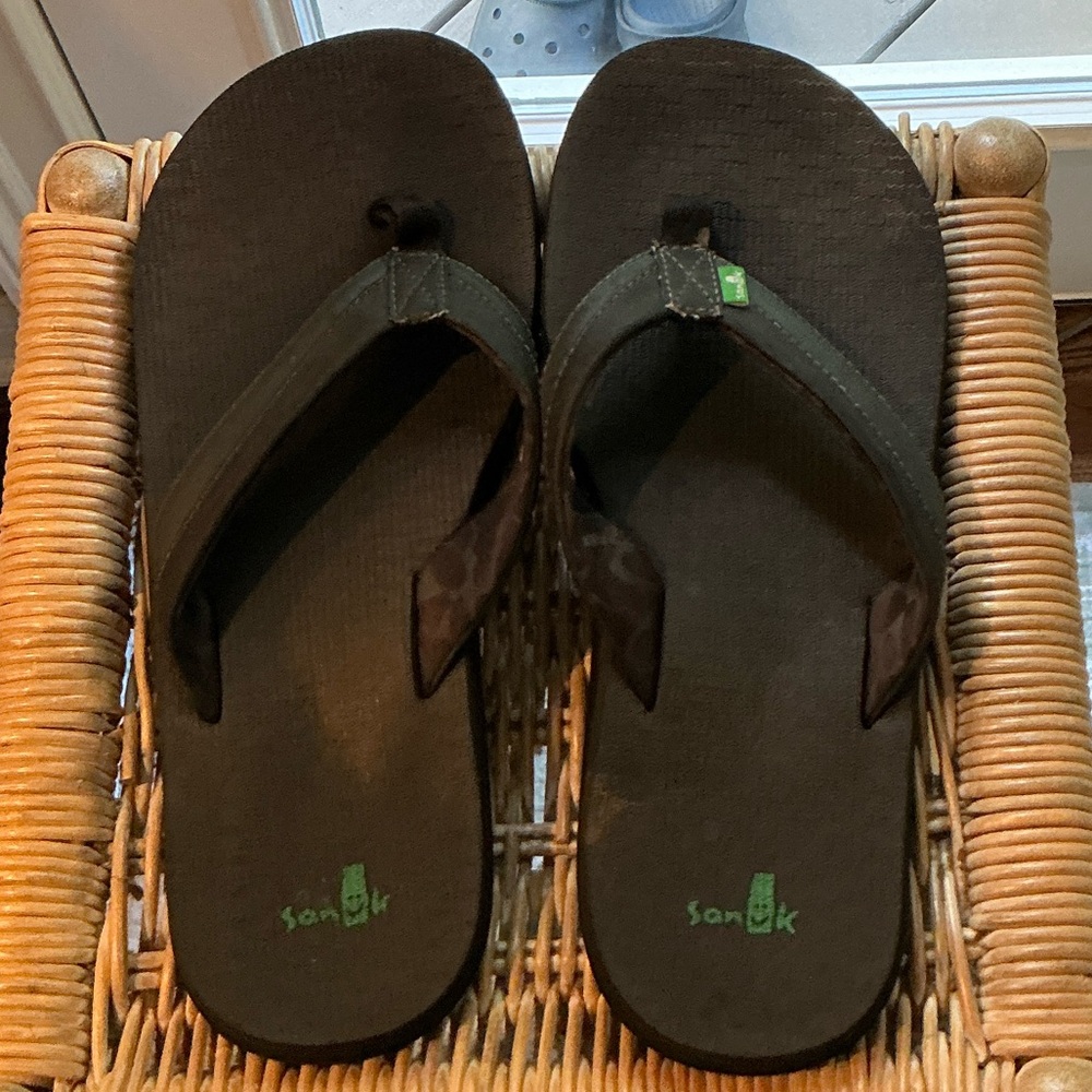 Sanuk Dark Flip Flops with Green Logo